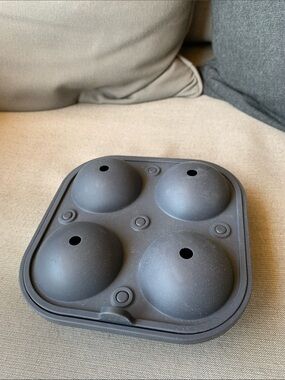Source Unknown Black Silicone 4-Cavity Dome Ice Mold